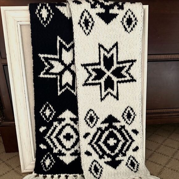 J.Crew reversible black and white heavy knit scarf w aztec pattern NWOT - Picture 1 of 7